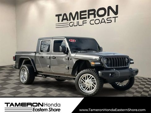 Used 2024 Jeep Gladiator Sport image 1