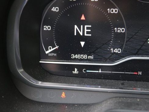 Used 2023 GMC Yukon SLT w/ SLT Premium Package image 12