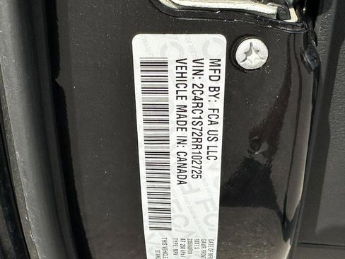 Used 2024 Chrysler Pacifica Premium image 26