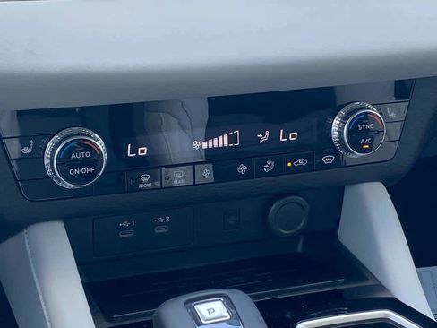 New 2025 Mitsubishi Outlander SE image 7