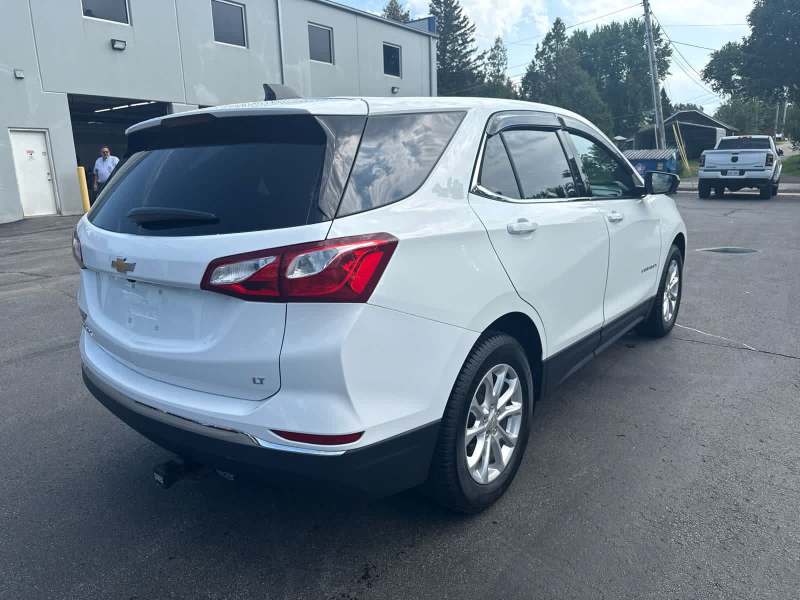 Used 2020 Chevrolet Equinox LT FWD image 3