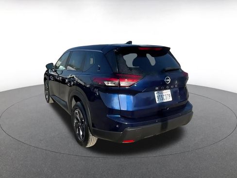 Used 2025 Nissan Rogue SV image 11