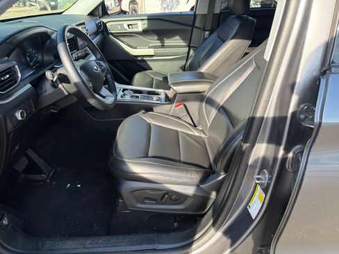 Used 2021 Ford Explorer XLT w/ Equipment Group 202A AWD/4WD image 11