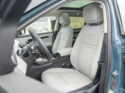 Certified 2025 Land Rover Range Rover Evoque S image 19