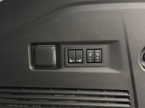 Used 2026 GMC Yukon Denali w/ Sun & Power Step Package AWD/4WD image 18