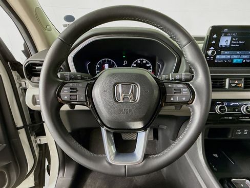 Certified 2025 Honda Pilot Touring image 11