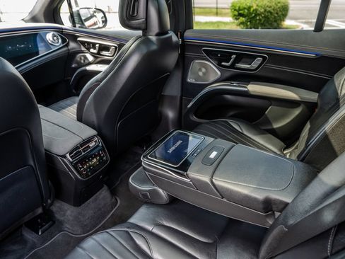 Used 2023 Mercedes-Benz EQS 580 4MATIC SUV image 23