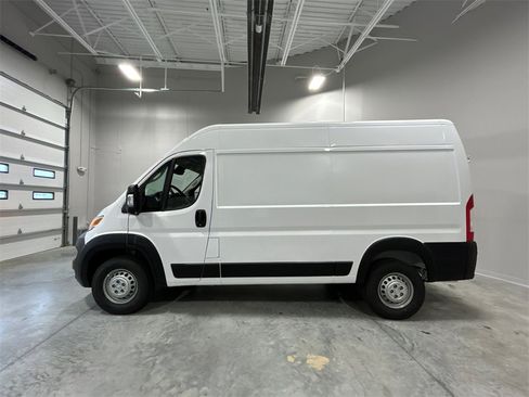 New 2025 RAM ProMaster 2500 w/ Convenience Group image 9
