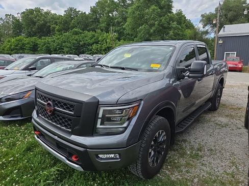 Used 2024 Nissan Titan PRO-4X w/ Pro-4x Convenience Package AWD/4WD image 3