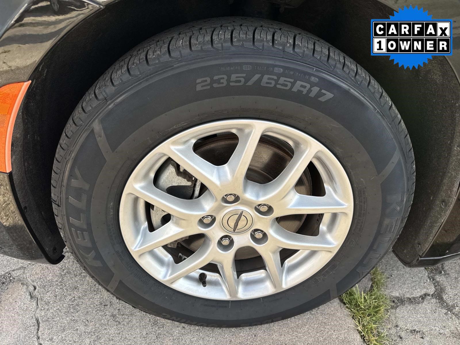 Used 2024 Chrysler Pacifica Touring-L FWD image 11