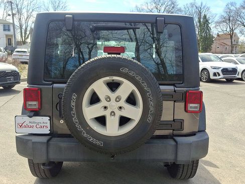 Used 2018 Jeep Wrangler Sport AWD/4WD image 23