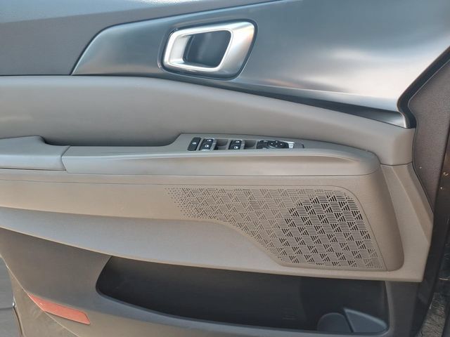 Used 2026 Kia Carnival FWD image 14