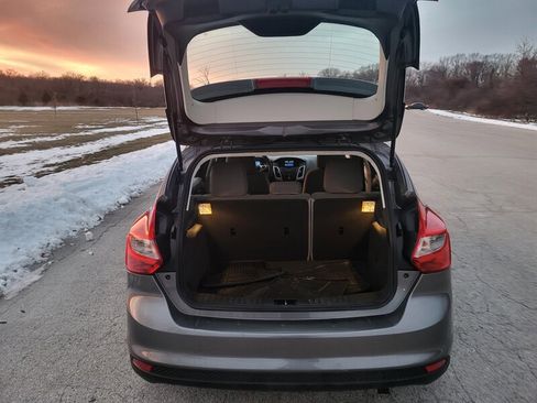 Used 2013 Ford Focus SE w/ SE Winter Pkg image 10