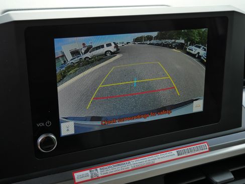 Certified 2025 Toyota Tacoma SR5 AWD/4WD image 31