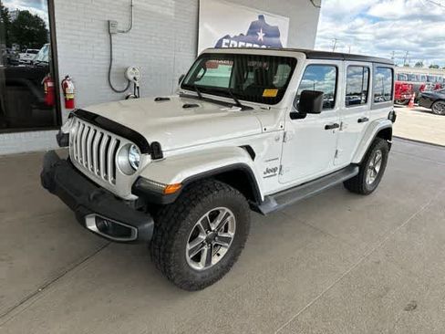 Used 2018 Jeep Wrangler Unlimited Sahara w/ Cold Weather Group AWD/4WD image 12
