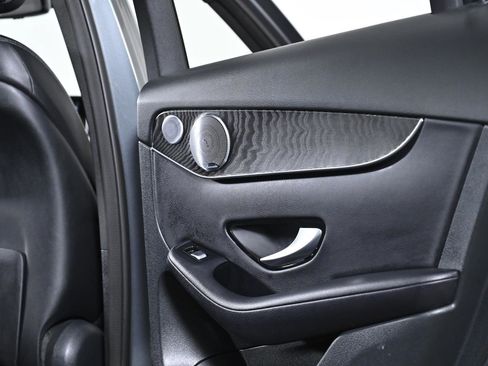 Used 2018 Mercedes-Benz GLC 300 4MATIC image 32