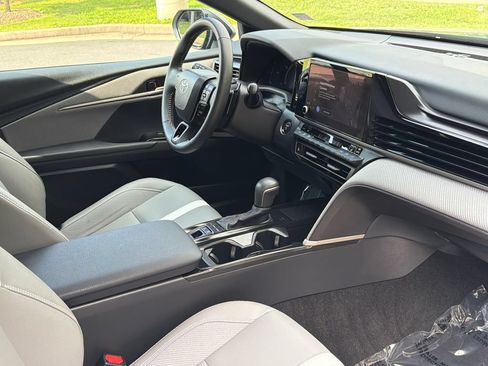 Used 2025 Toyota Camry SE w/ Convenience Package FWD image 12