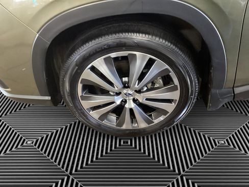 Certified 2022 Subaru Ascent Limited w/ Technology Package image 14