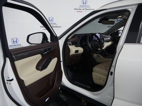 Used 2020 Toyota Highlander Limited AWD/4WD image 11