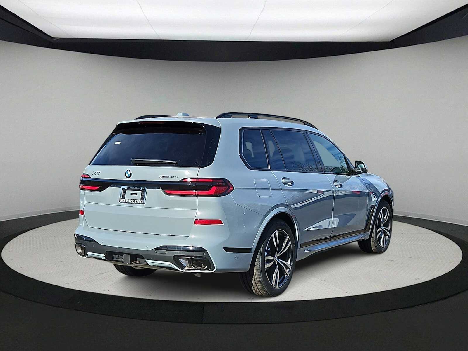 Used 2026 BMW X7 xDrive40i w/ M Sport Package AWD/4WD image 8