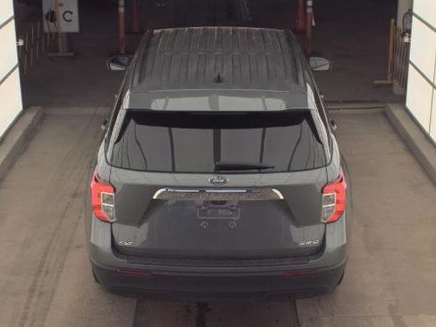 Used 2023 Ford Explorer XLT image 5