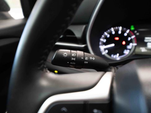 Used 2024 Toyota Highlander XSE AWD/4WD image 13