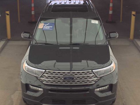Used 2023 Ford Explorer Limited w/ Limited Technology Package AWD/4WD image 3