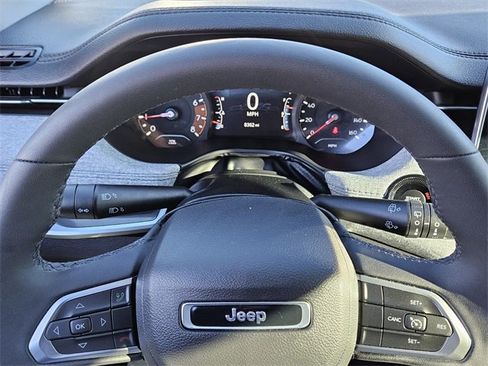 Used 2024 Jeep Compass Latitude w/ Sun and Sound Group image 23