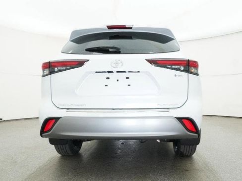 New 2026 Toyota Highlander Platinum image 23