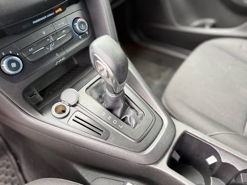 Used 2017 Ford Focus SE FWD image 18