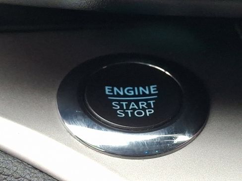 Used 2022 Ford Explorer XLT w/ Equipment Group 202A image 23