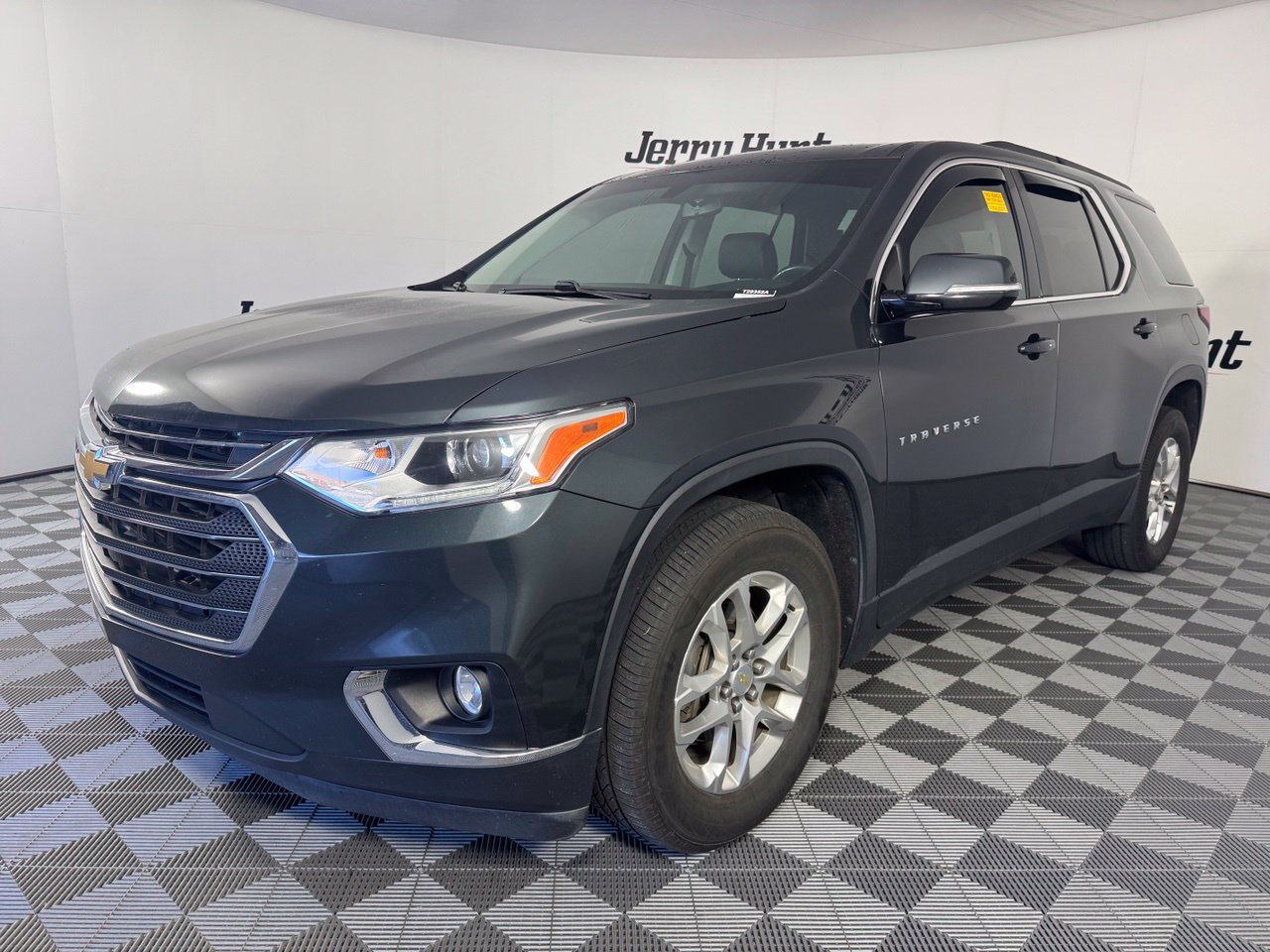 Used 2019 Chevrolet Traverse LT w/ LPO, Cargo Package FWD image 1