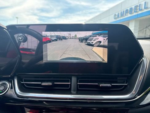 Used 2025 Chevrolet Trax RS w/ Sunroof Package FWD image 32