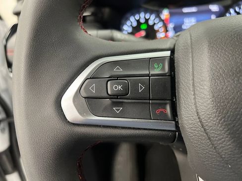 Used 2025 Jeep Compass Trailhawk image 38