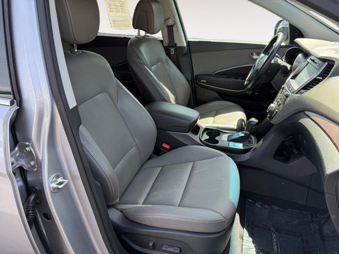 Used 2017 Hyundai Santa Fe FWD image 19