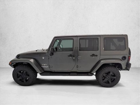 Used 2017 Jeep Wrangler Unlimited Sahara w/ Connectivity Group AWD/4WD image 9
