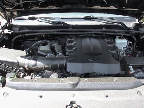 Used 2013 Toyota 4Runner SR5 image 11