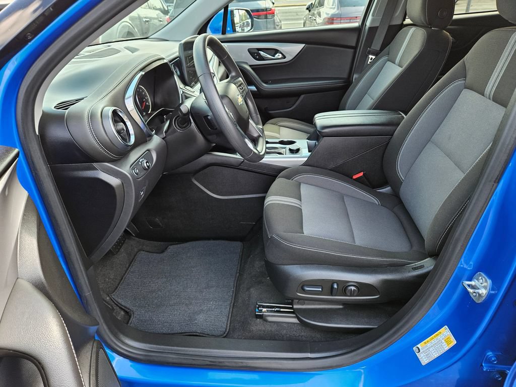 Used 2025 Chevrolet Blazer LT FWD image 18