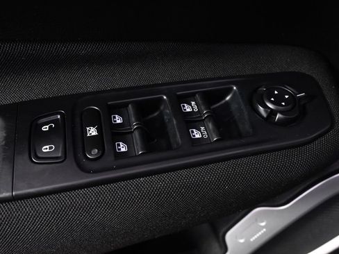 Used 2019 Jeep Renegade Latitude w/ Cold Weather Group AWD/4WD image 23