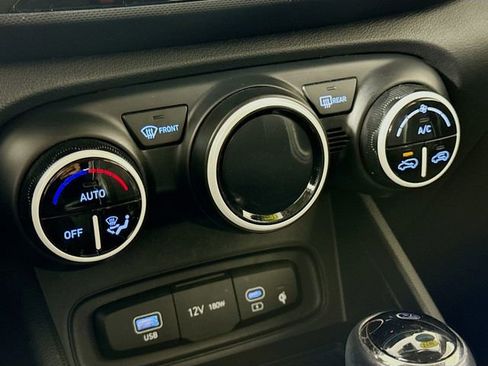 Certified 2023 Hyundai Venue Limited w/ Cargo Package image 18