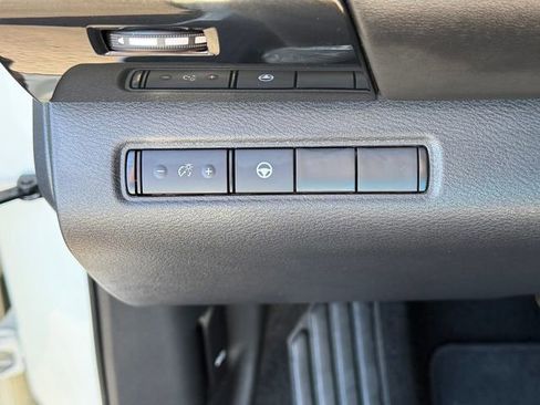 Certified 2024 Nissan Pathfinder SV FWD image 12