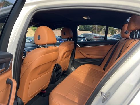 Used 2023 BMW 530i image 9