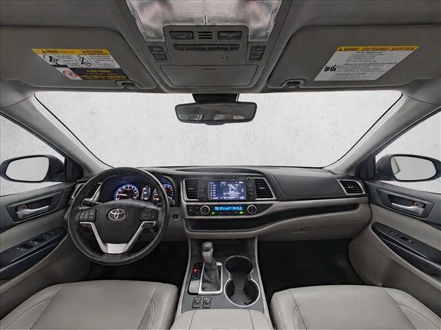 Used 2018 Toyota Highlander XLE AWD/4WD image 12