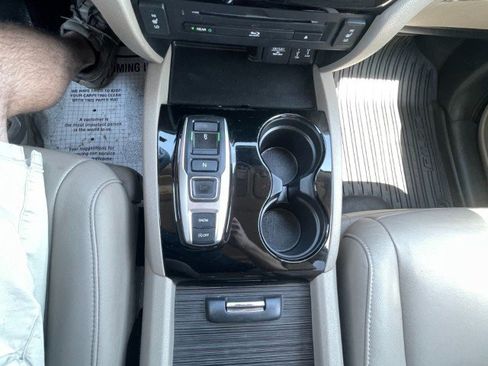 Used 2017 Honda Pilot Touring image 39