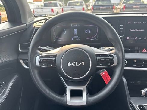 Used 2024 Kia Sportage LX AWD/4WD image 16