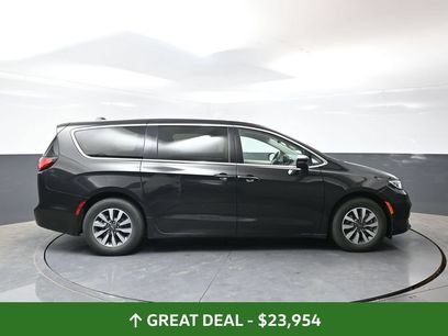 Used 2023 Chrysler Pacifica Touring-L