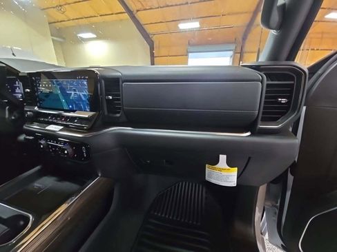 Used 2025 Chevrolet Silverado 2500 LT w/ Convenience Package image 7