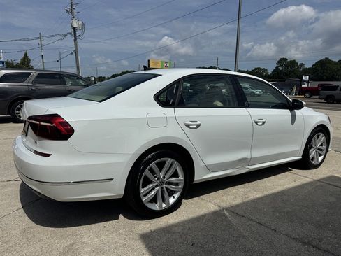 Used 2019 Volkswagen Passat 2.0T Wolfsburg w/ Wheels & Sunroof Package FWD image 5