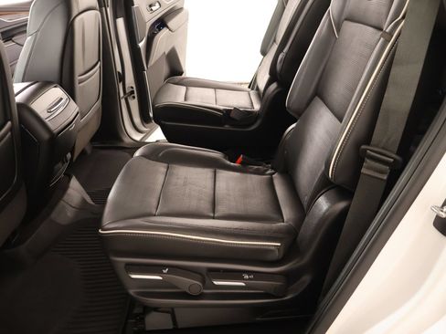 Used 2022 Cadillac Escalade Premium Luxury AWD/4WD image 13