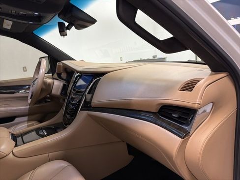 Used 2019 Cadillac Escalade ESV Platinum image 46